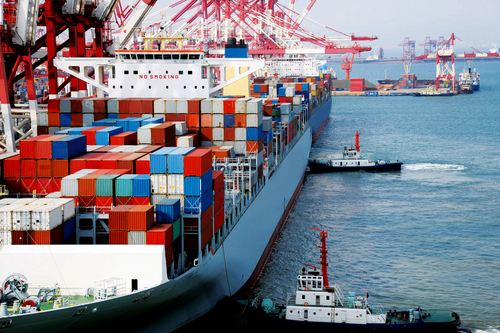 freigh ship berthing port